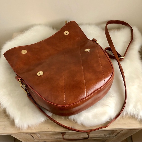 🆕MONTELLA Saddle Crossbody Bag - Picture 8 of 9